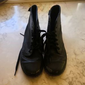 Dr. Martens shoreditch boots size 6